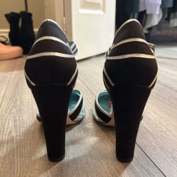 Gucci Black Mariska Satin T-Strap Pumps From Riverdale Wardrobe - Picture 10 of 15